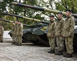 Украине не стоит вступать в "гонку вооружений" с Россией, - эксперт