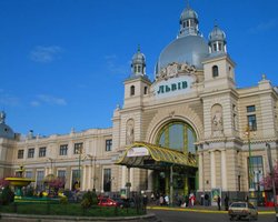 "Укрзализныця" возобновляет железнодорожное сообщение со Львовом