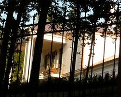 Суд запретил журналистам митинговать у резиденции Януковича