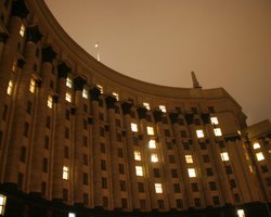 Кабмин утвердил порядок получения чиновниками подарков