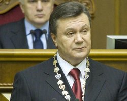 Янукович лично будет представлять премьера Азарова