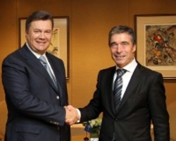 Янукович доволен текущим состоянием отношений с НАТО