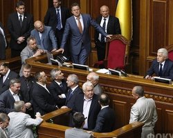 В Верховной Раде депутаты от БЮТ и ПР устроили массовую драку 