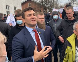 Тищенко влаштував обшуки і зажадав стати перед ним на коліна в Надвірній (відео)