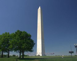 Землетрясение в США повредило 169-метровый монумент Вашингтона