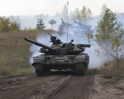 Россия перебросила на Донбасс более 10 танков и 3 вагона боеприпасов,  – ГУР