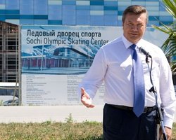 Перед кортежом Януковича в Сочи перевернулся грузовик