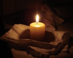 В Киеве на двух избирательных участках отключили свет ровно в 20.00