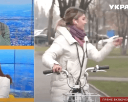 В прямом эфире канала Ахметова проезжавший мимо велосипедист назвал олигарха "петухом" (видео)