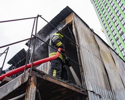 ВС РФ нанесли массированный удар по Киеву: в жилых домах пожары, есть пострадавшие (видео)