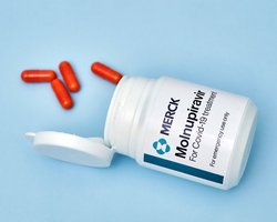 В Украину прибыла первая партия таблеток от коронавируса