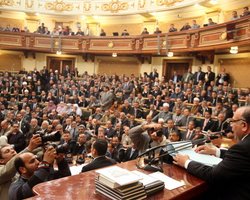 В Египте парламент выразил правительству вотум недоверия