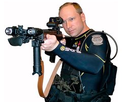 Отец призвал Брейвика покончить с собой