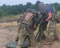 Использовали артиллерию: бойцы ЛСР уничтожили склад боеприпасов ВС РФ в Горловке (видео)