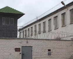 ВСУ ведут бои за женскую колонию под Суджей: там держали украинских пленных, — правозащитники (фото)