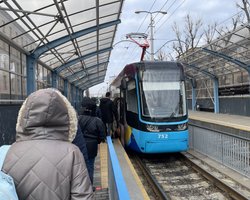 У Києві частково відновлюють рух електротранспорту: які маршрути запустять