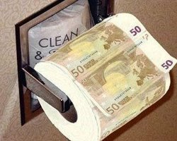 Доллар продолжает укрепляться: евро подешевеет до 1,35