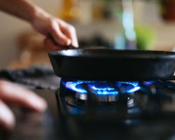 Мапа атак ворога по енергосистемі України розширилася: чи буде газ в домівках українців