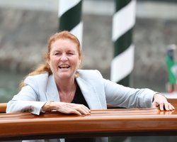 Принц Эндрю и Сара Фергюсон вместе посетили коронационный концерт Чарльза ІІІ (фото)