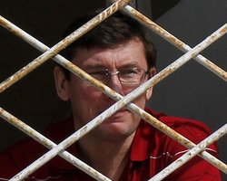 Луценко заявил, что хочет оперироваться в частной киевской клинике