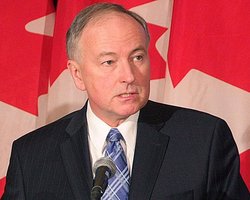 Париж и Оттава обсудили антироссийские санкции