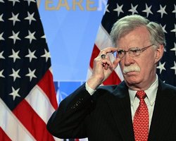 США пока не будут вводить новые санкции против РФ, - Болтон