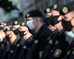 Лукашенко наградил 323 силовиков медалями за безупречную службу