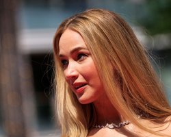 Платье от Dior и вьетнамки: Дженнифер Лоуренс на Каннском кинофестивале-2023 (фото)