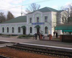 В поселке Полтавской области разрисовали памятник Ленину