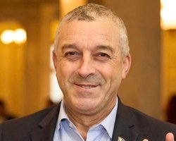 "Чужими руками": нардеп "Слуги народа" обвинил Зеленского в намерении воевать "до последнего"