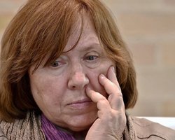 "Убирайся пока не поздно!" Писательница Светлана Алексиевич призвала Лукашенко уйти в отставку