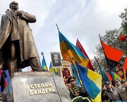 Суд лишил Бандеру звания Героя Украины