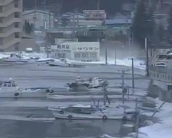 По улицам японских городов плывут корабли (видео)