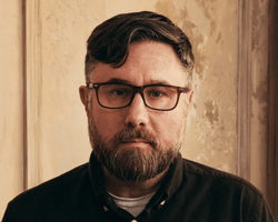 Родители скрывали мой пол после тайной операции — правда "выплыла" в 19 лет