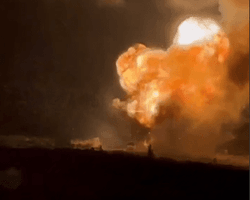 Палає великий склад боєприпасів: на окупованій Донеччині пролунали вибухи, відбулася детонація (відео)