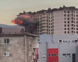 Масована атака: у Новоросійську ППО і РЕБ "спрямували" БпЛА у житлову багатоповерхівку (відео)