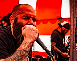 Перевіряли як "кримінальну еліту": в Італії оштрафували український метал-гурт за донати для ЗСУ