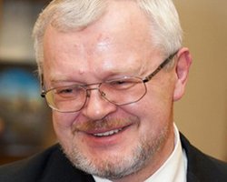 У генконсула России во Львове отобрали и растоптали венок