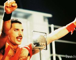 Том Хупер планирует снять байопик о Фредди Меркьюри