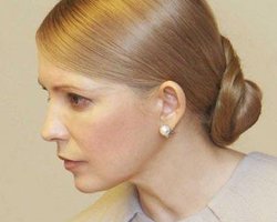 Тимошенко советуют перекрасить волосы и уйти в монастырь
