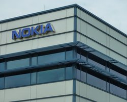 Nokia и Ericsson решили уйти из России: операторы мобильной связи могут пострадать