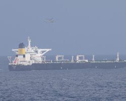 "Гонка зомби": блокаду США пытаются прорвать 16 теневых танкеров, бегущих из Венесуэлы (видео)