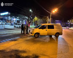 Угрожал оружием и разбил стекло: в Одессе полицейский напал на авто ТЦК, — ГБР (фото)