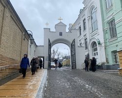 "Брутальное поведение": Минкульт обратился в полицию из-за недопущения комиссии в Лавру