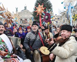 Колядки и щедривки: в чем разница между рождественскими традициями