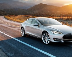 В Одессе семья таможенника за два года купила три автомобиля Tesla