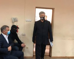 Печерский суд приступил к избранию меры пресечения Порошенко