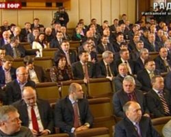 Парламентское большинство второй раз в истории провело заседание вне стен парламента