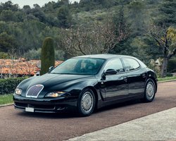 Розкішна капсула часу: на продаж виставили унікальний седан Bugatti 90-х (фото)