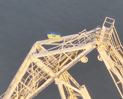 "Подарок" для оккупантов: ВСУ установили флаг Украины на оккупированной Херсонщине (видео)